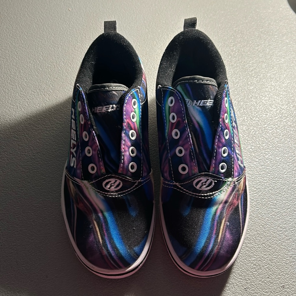 Heely roller shoe